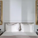 Hotel Du Quai Voltaire