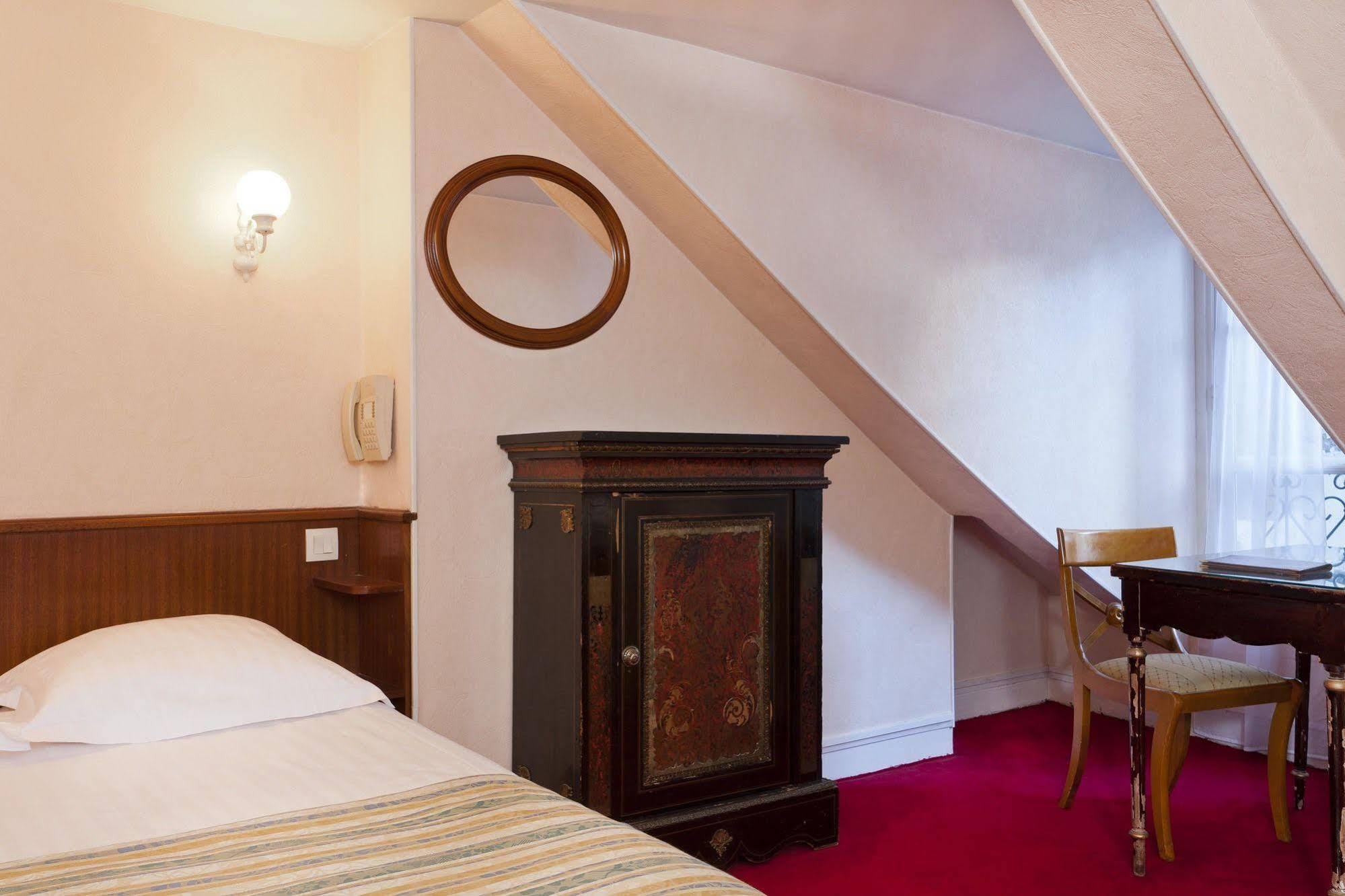 Du Quai Voltaire Hotel Parijs